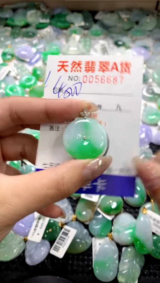 颈饰18K金镶嵌翡翠1