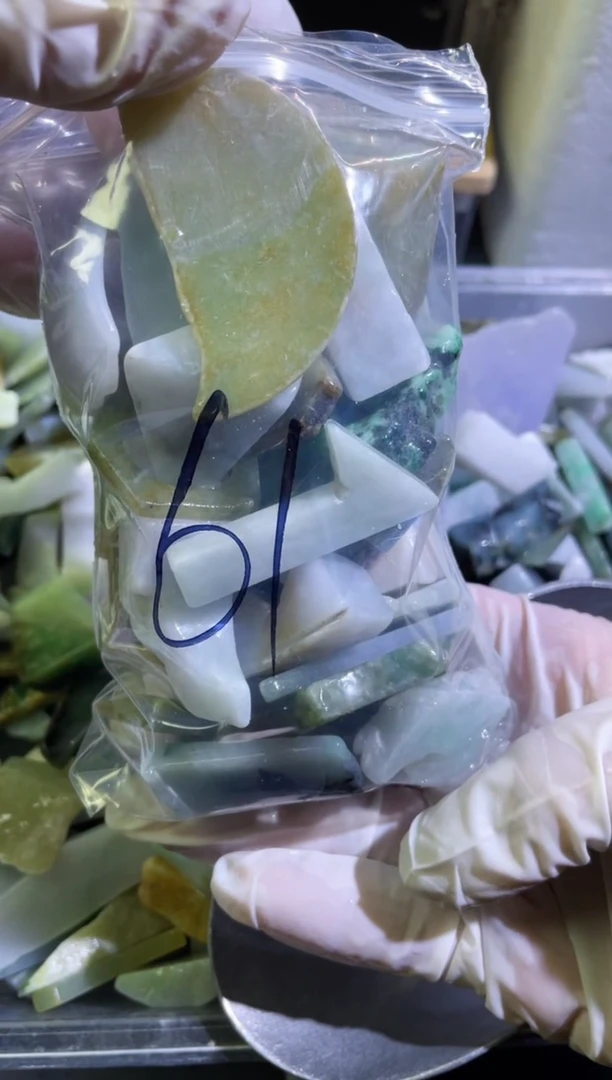 【闪购商品】翡翠颈饰未镶嵌翡翠A货边角大号500克61