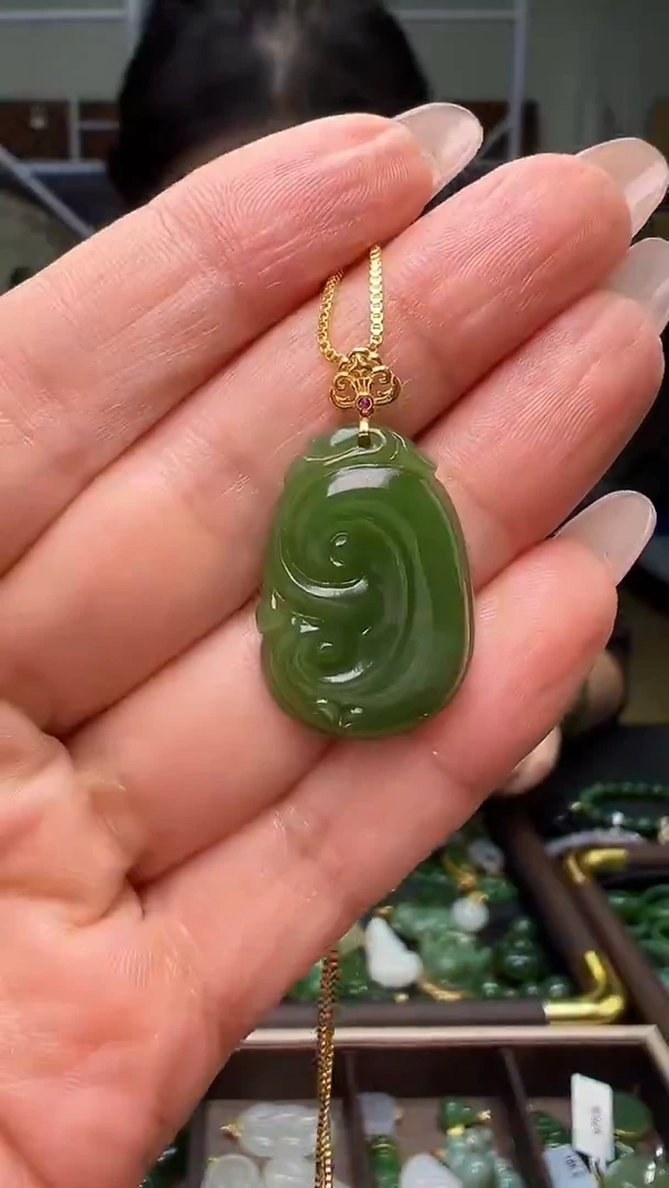 颈饰18K金镶嵌和田玉(多样性发货.发其一）10.27.65