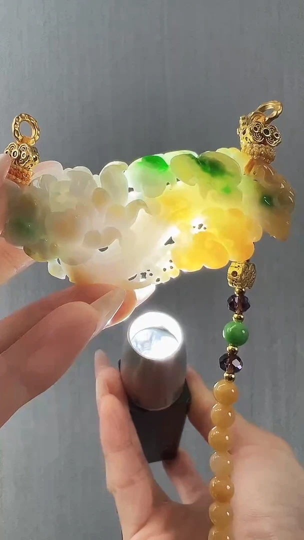 颈饰未镶嵌翡翠弯弯
