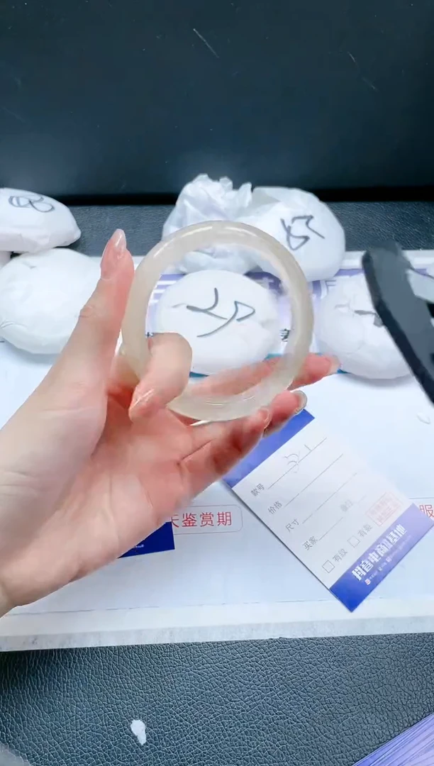 【闪购商品】石英质玉手镯未镶嵌 香槟金手镯-60