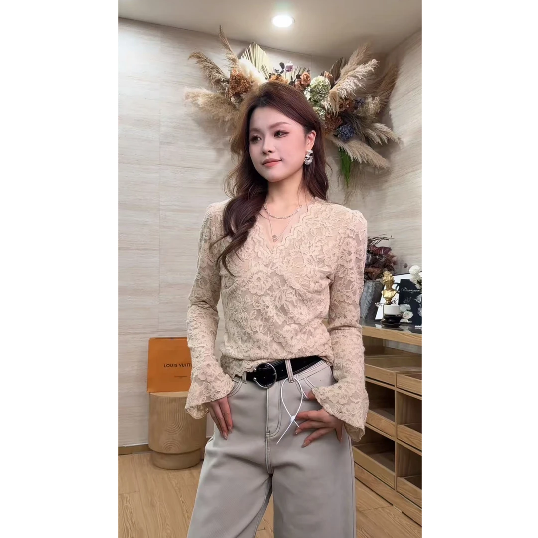 【回家的诱惑】高级小众设计感V领蕾丝气质上衣-9999