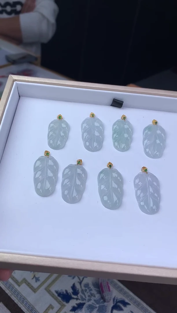 颈饰18K金镶嵌翡翠50011（多样性发其一）qc