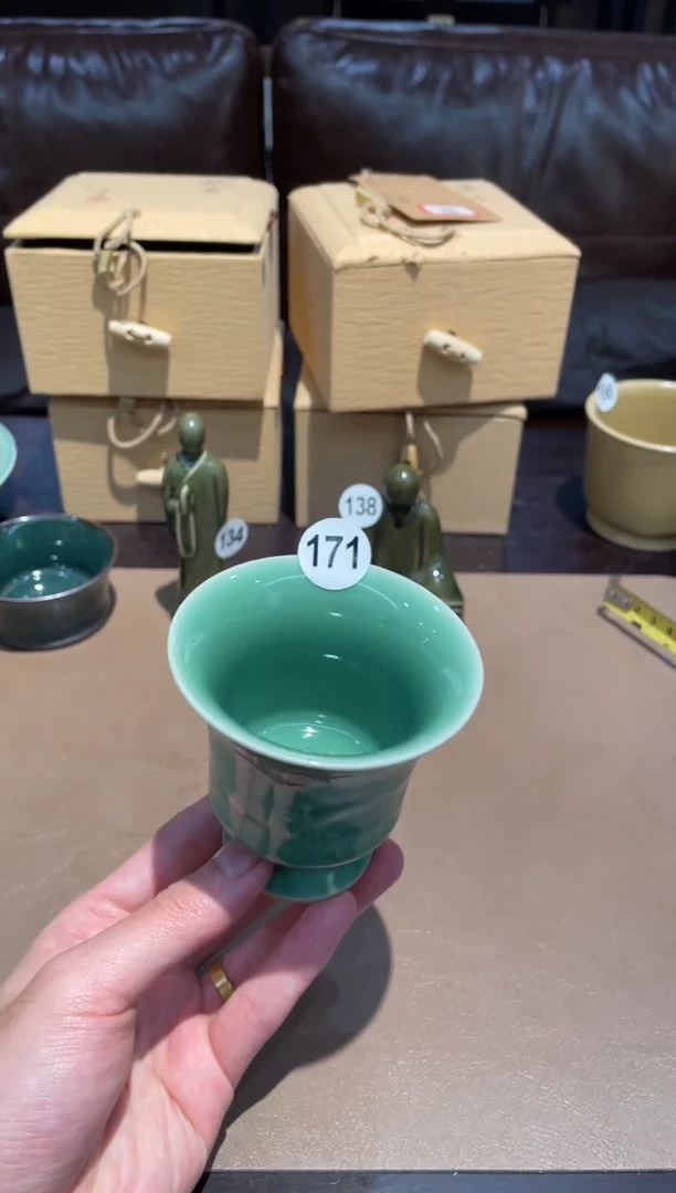 171窑承青瓷高足龙纹杯