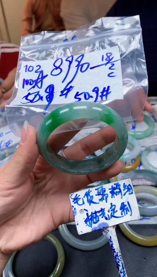 【闪购商品】定制翡翠未镶嵌102毛货需精细抛光手镯多样性拍一发一