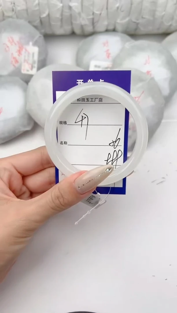 和田玉手镯未镶嵌47颜色微差无瑕疵