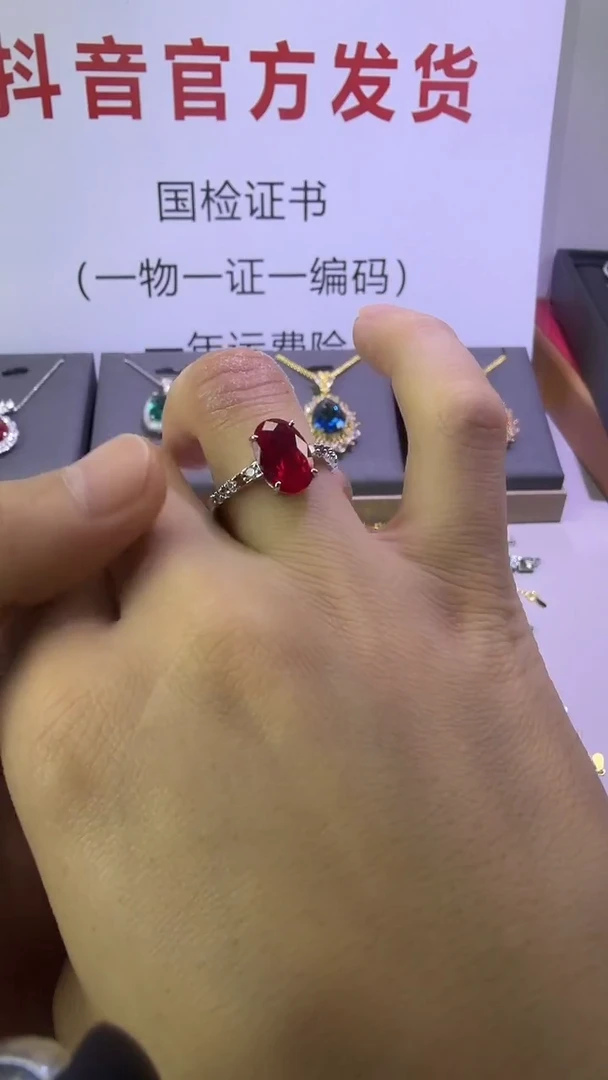 18K金镶嵌戒指红宝石101