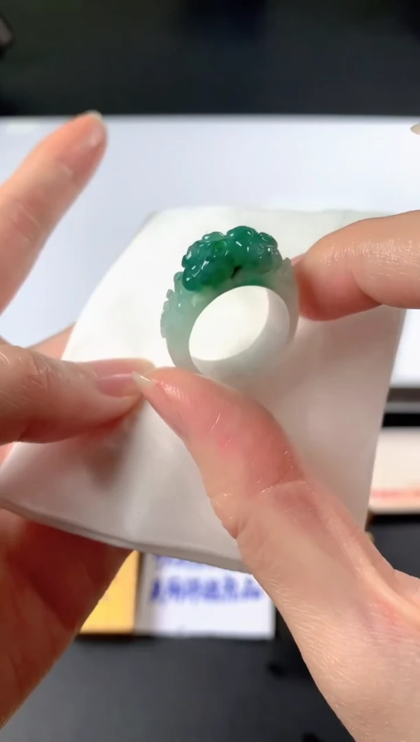 未镶嵌定制翡翠青*主毛货抛光