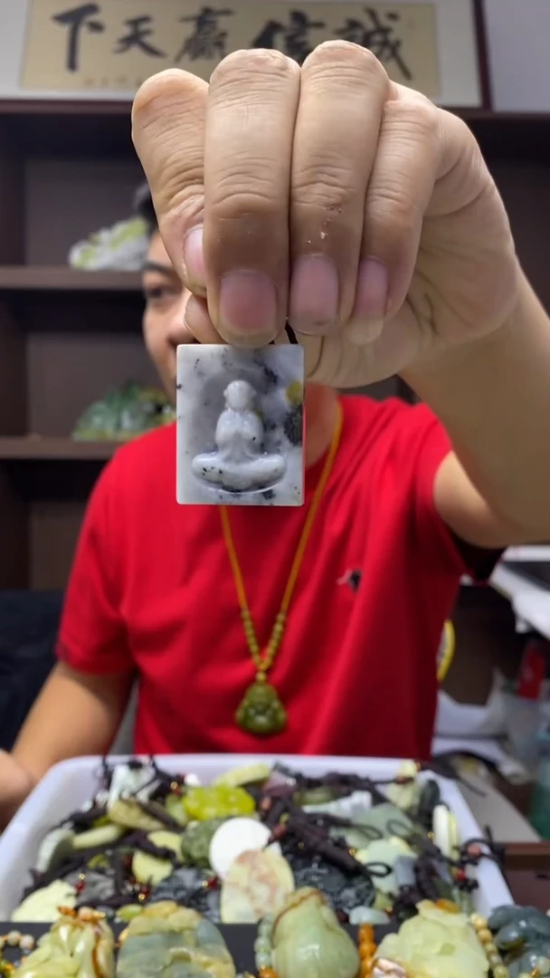 未镶嵌岫玉挂件