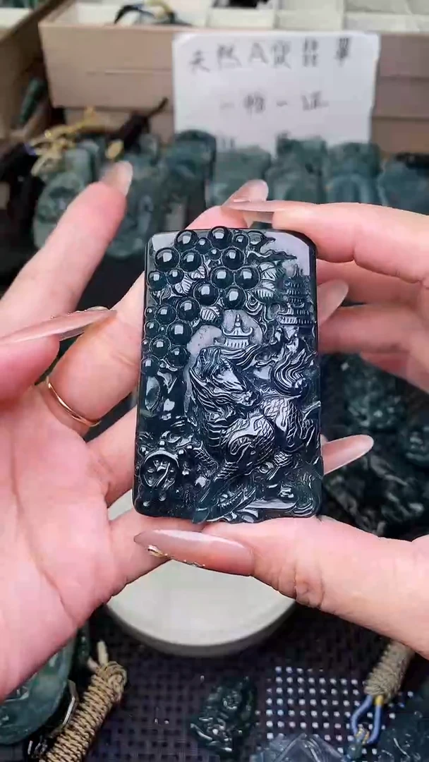 颈饰未镶嵌翡翠