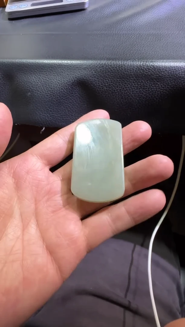 吊坠(赠链)未镶嵌和田玉且末近矿青白玉牌子（产地直发）