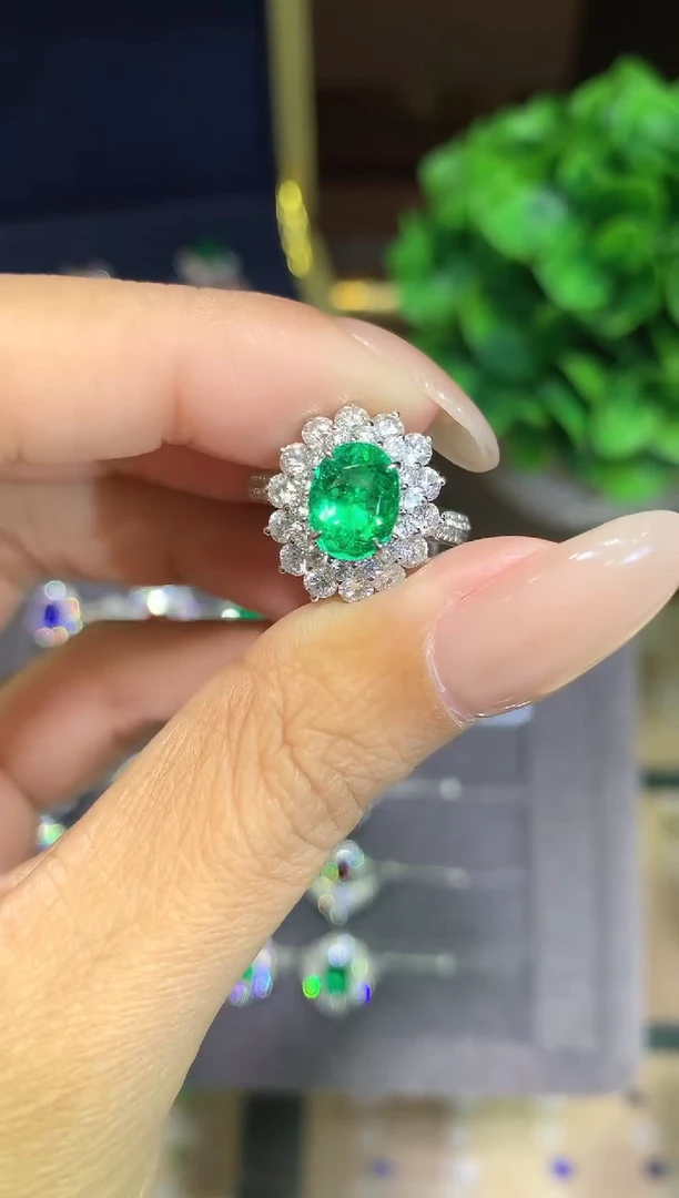 18K金镶嵌戒指祖母绿1.5ct