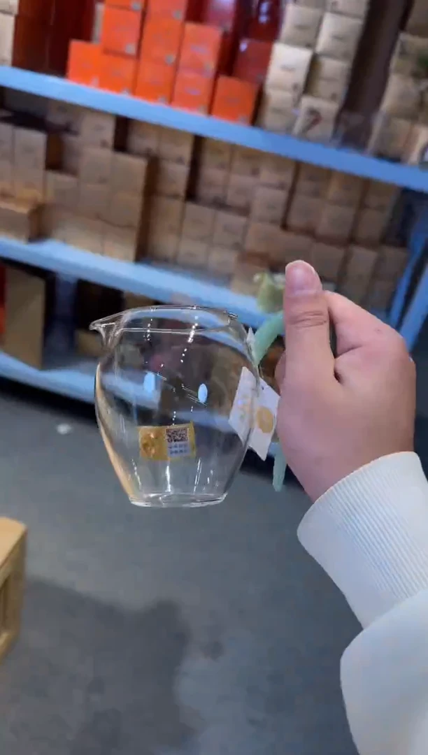 禾器怡然浅玉色