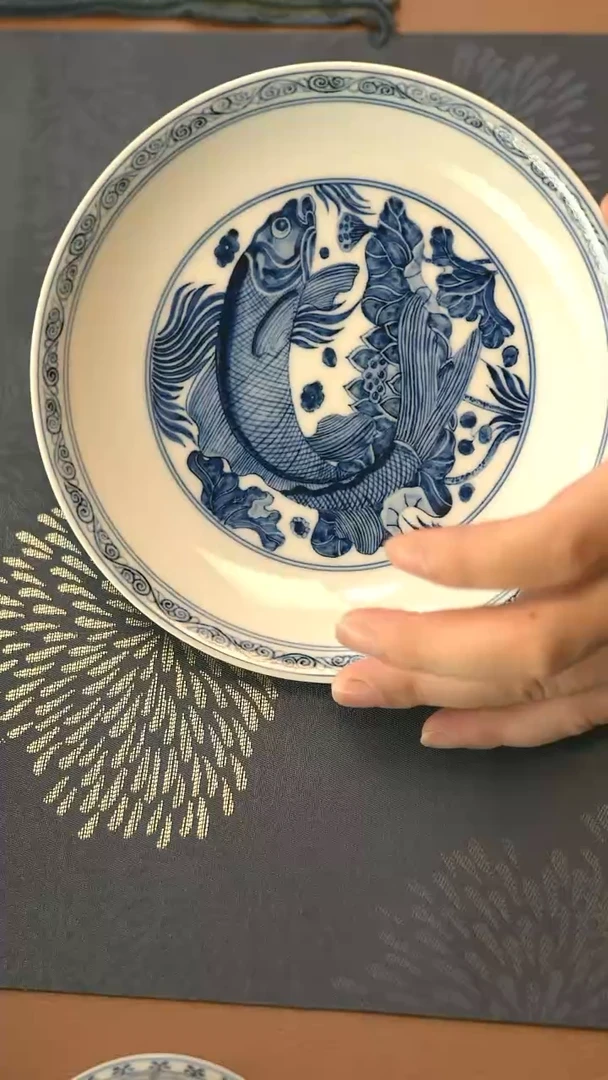 垂虹幕古鱼藻纹壶承
