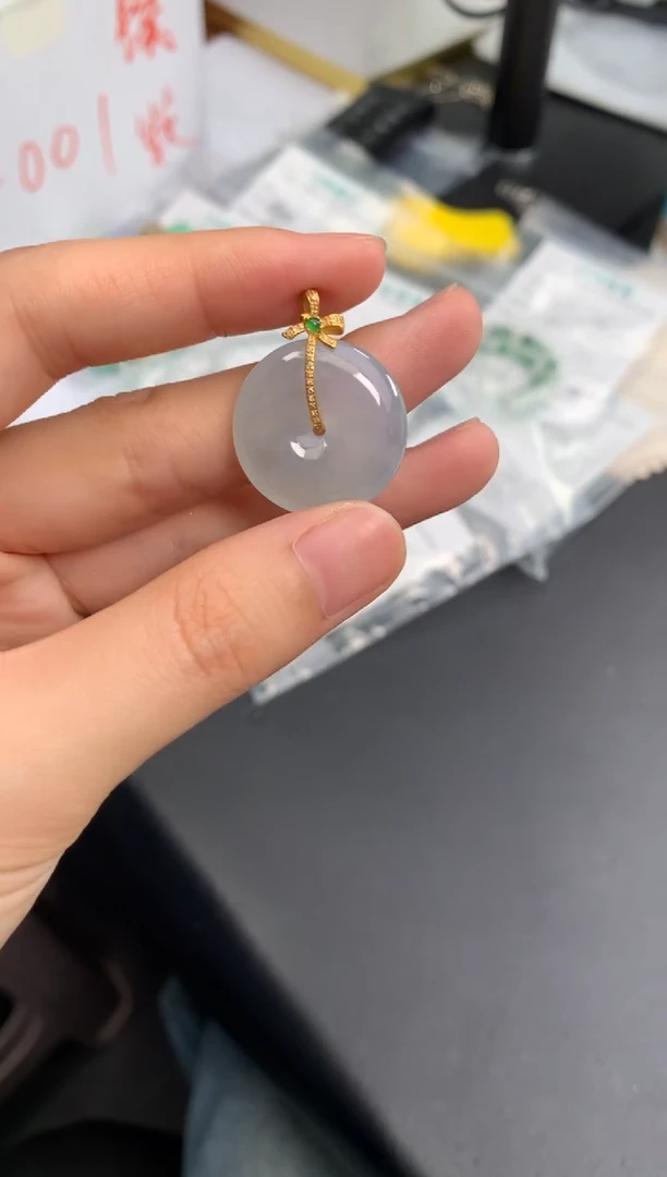 颈饰18K金镶嵌翡翠48小时鉴赏期 退货不扣服务费