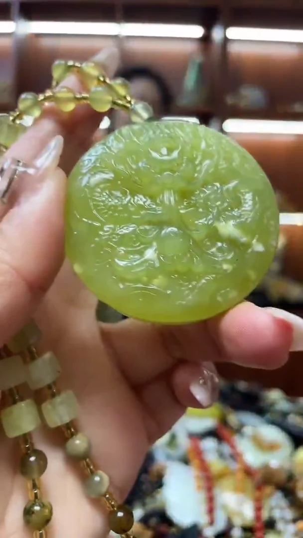 未镶嵌岫玉吊坠