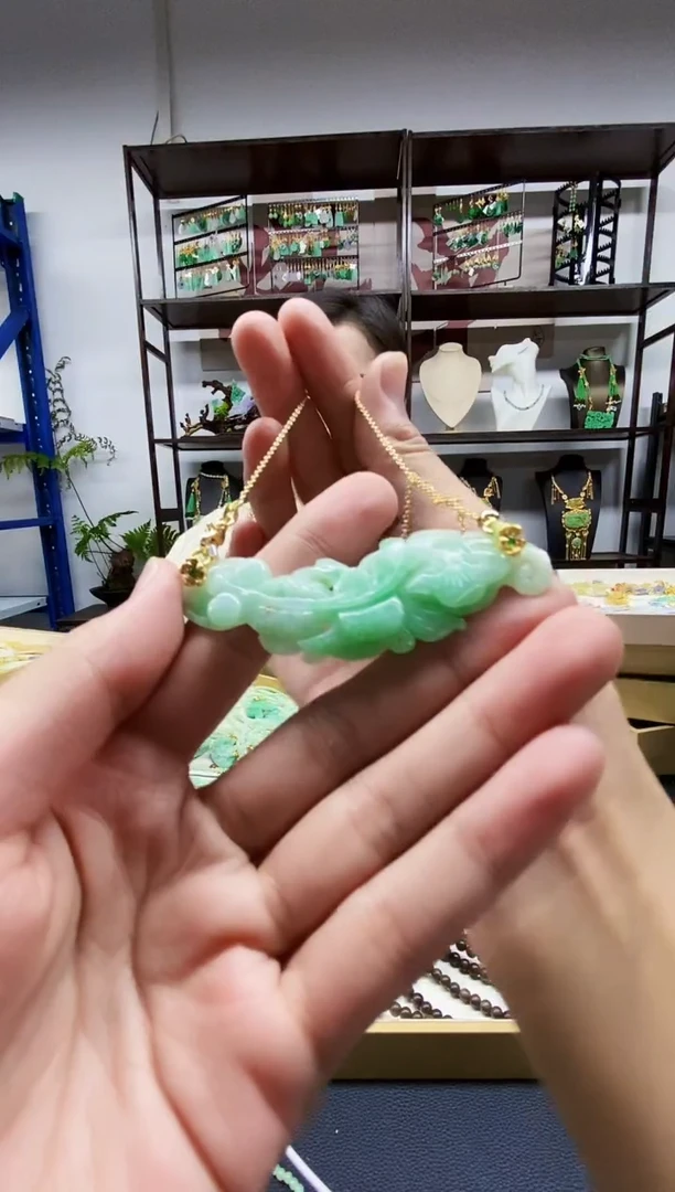 颈饰未镶嵌翡翠吊坠