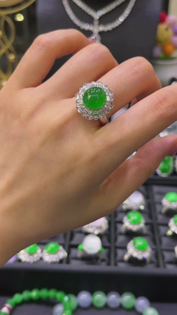 18K金镶嵌戒指翡翠戒指