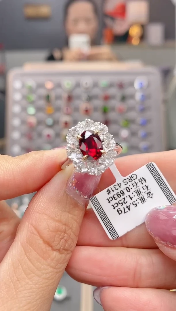 红宝石戒指18K金镶嵌1.25