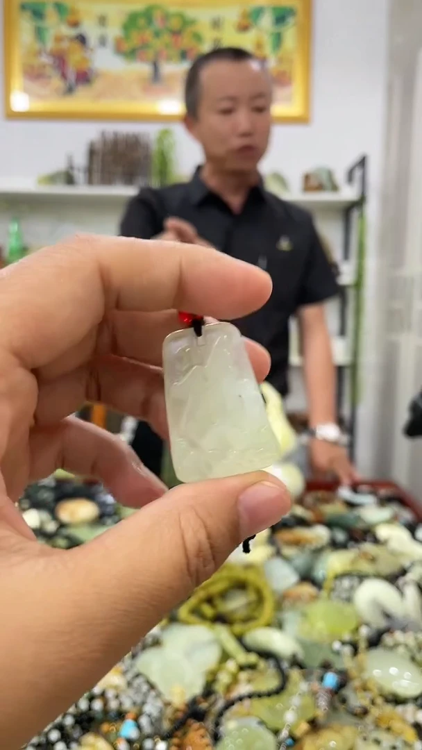 岫玉未镶嵌吊坠