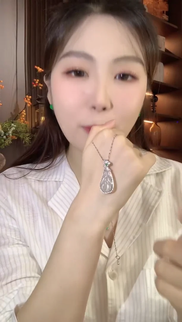 吊坠(不含链)18K金镶嵌翡翠A15翡翠
