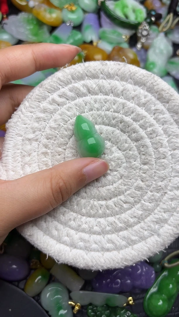 颈饰未镶嵌翡翠缅甸翡翠吊坠