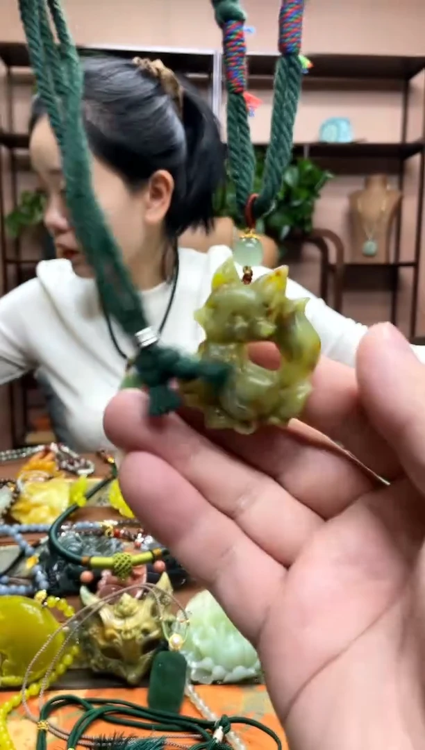 未镶嵌岫玉吊坠·