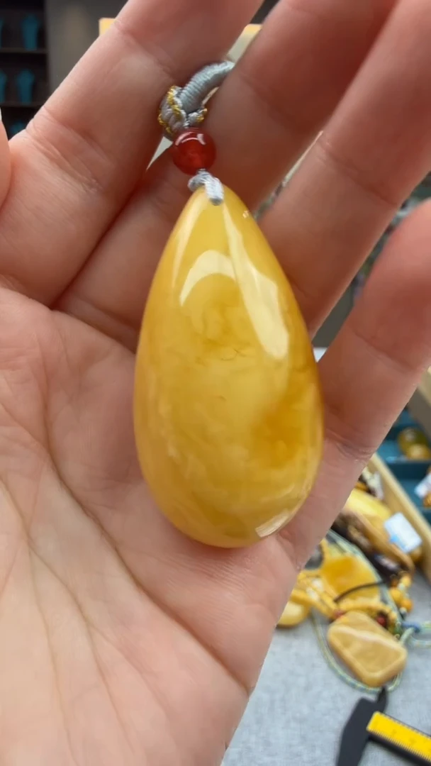 琥珀颈饰未镶嵌558秒拍号 假一罚三