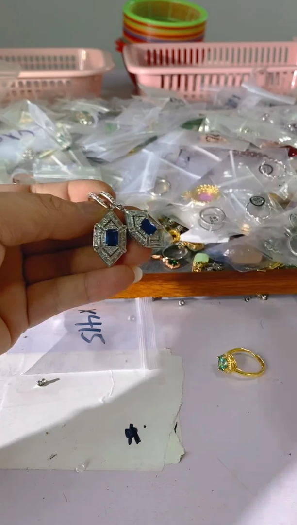 【闪购商品】水晶颈饰银S925镶嵌X415红宝，蓝宝，多样性发一件赠链