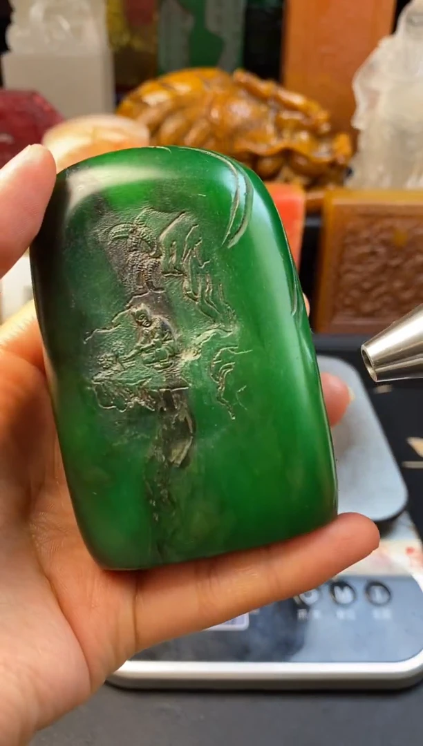 寿山石印石绝绿薄意雕随形（画禅）