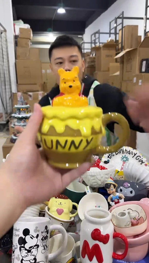 瓷片Q版维尼蜂蜜带盖杯