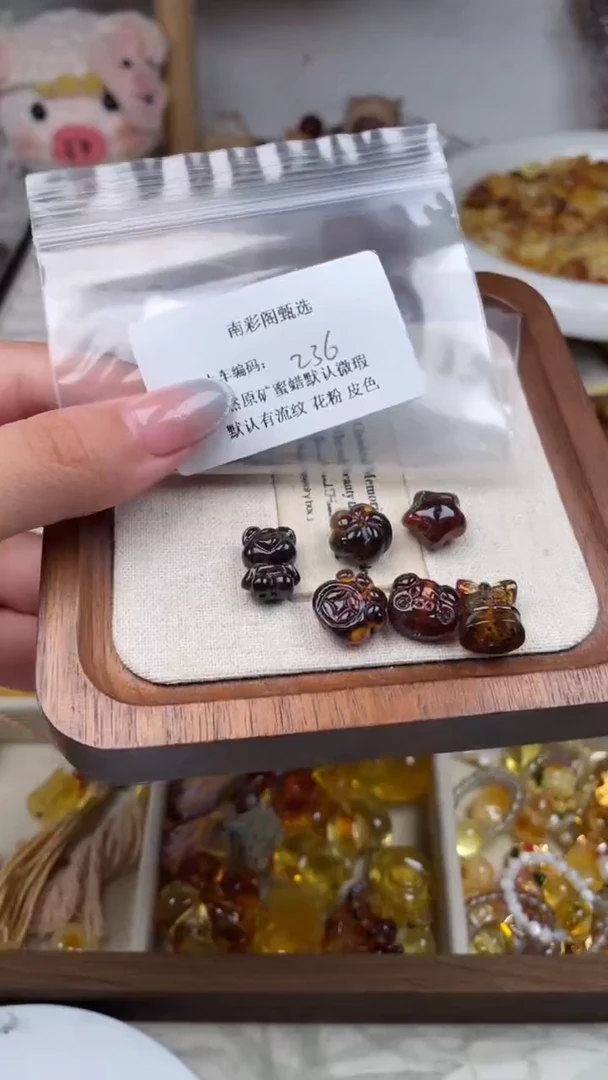 未镶嵌琥珀裸石236瑕疵
