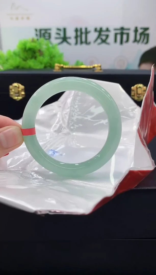 翡翠手镯未镶嵌手镯