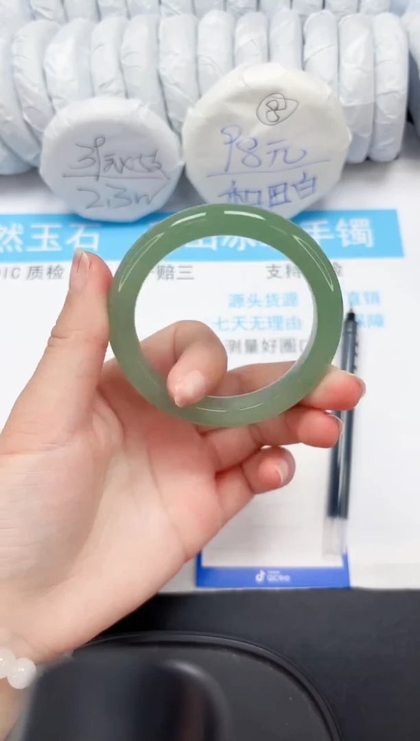 【闪购商品】石英质玉手镯未镶嵌106-58.2