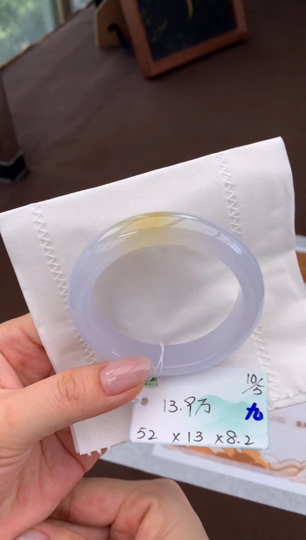 翡翠手镯未镶嵌自带#母亲节送礼#，联系客服核对地址~