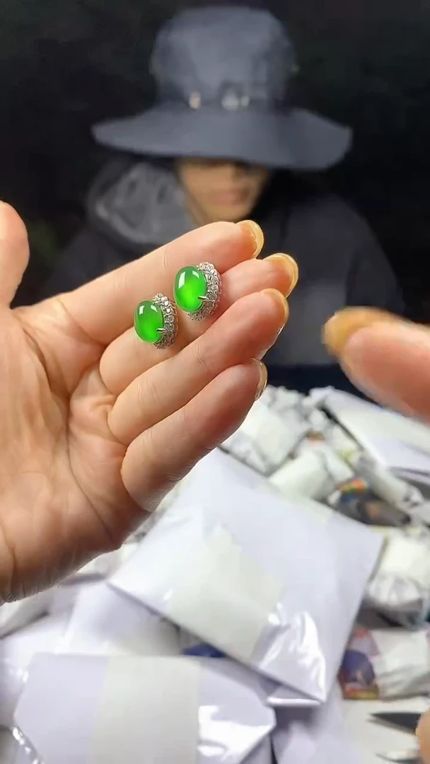 满色吊坠 所见即所得 ！！