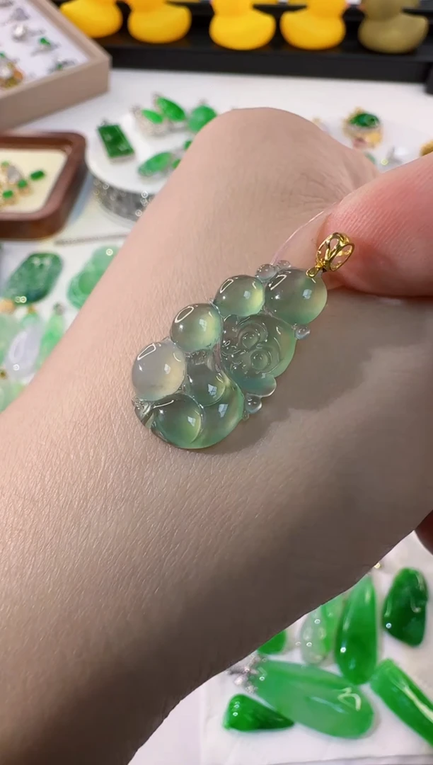 颈饰18K金镶嵌翡翠缅甸A货翡翠