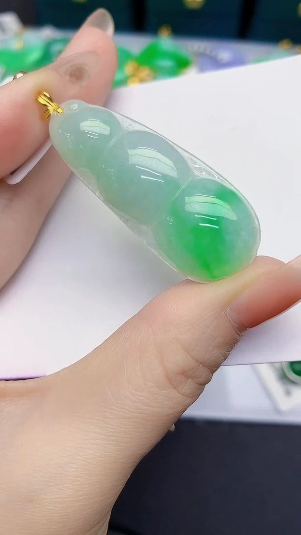 颈饰18K金镶嵌翡翠缅甸天然翡翠A货