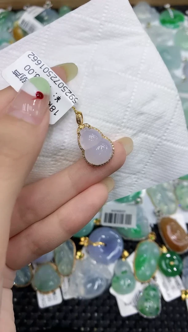 翡翠18K金镶嵌颈饰111111111111