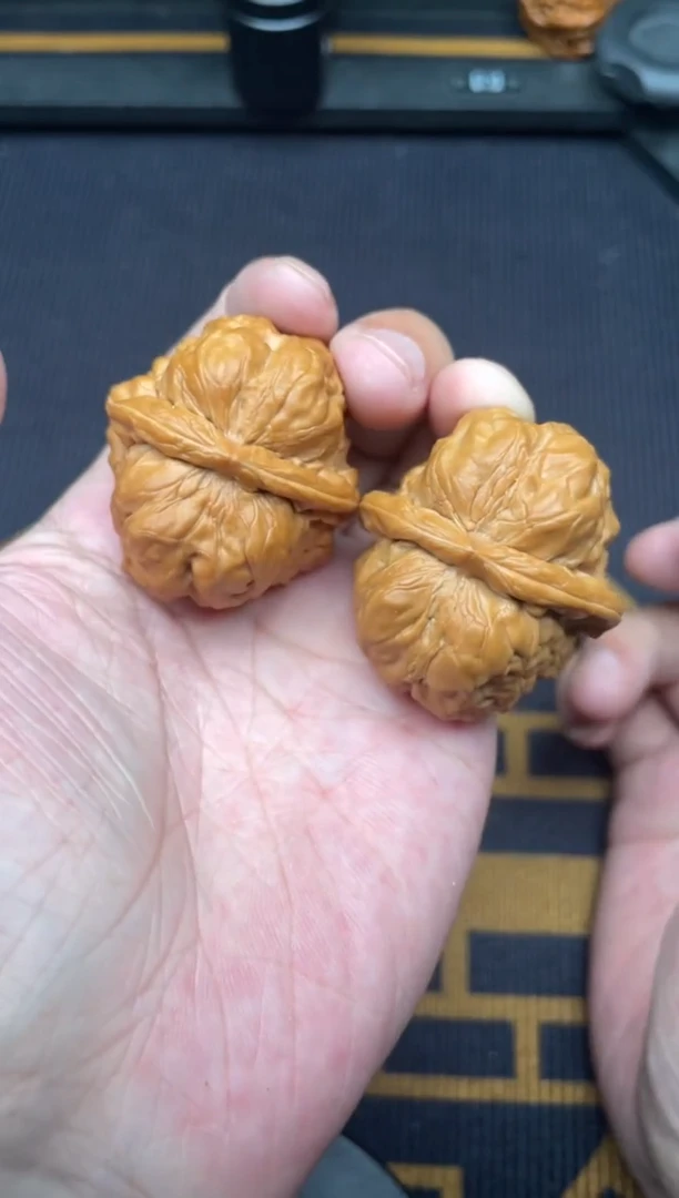 文玩核桃吊坠蛤蟆头全品38