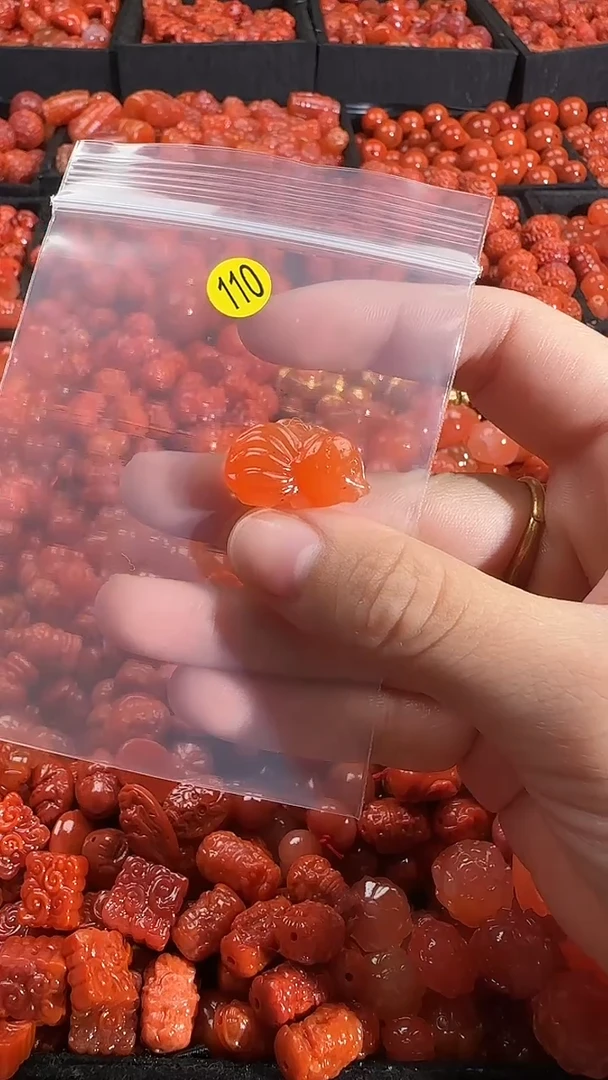 颈饰未镶嵌南红玛瑙1