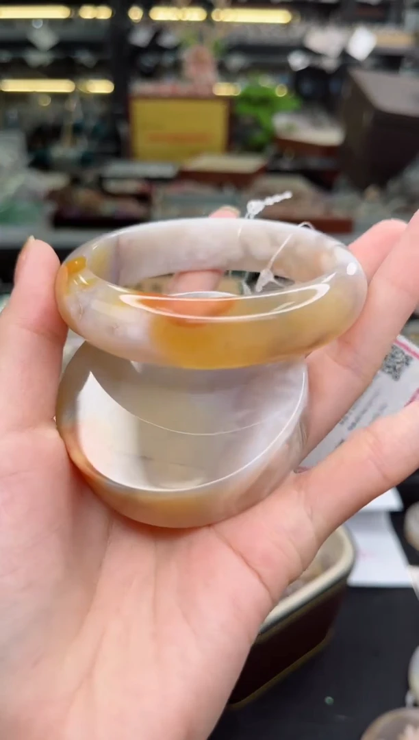 【闪购商品】石英质玉手镯未镶嵌62圈口（赠品镯心）106441