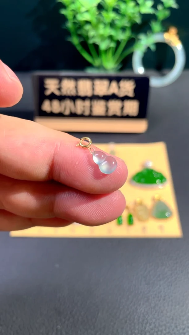 颈饰18K金镶嵌翡翠翡翠