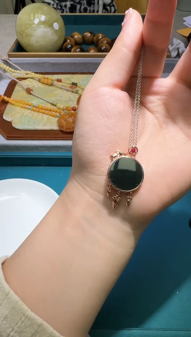 颈饰未镶嵌和田玉多样性发一件  702