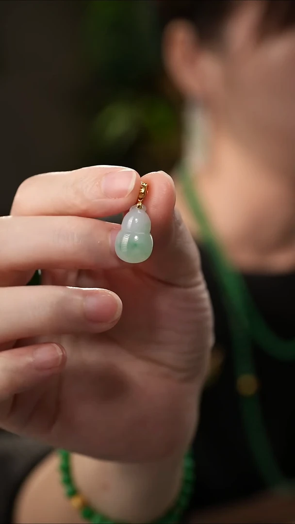 吊坠(不含链)18K金镶嵌翡翠飘绿翡翠葫芦吊坠