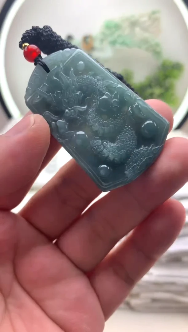 颈饰未镶嵌翡翠龙牌