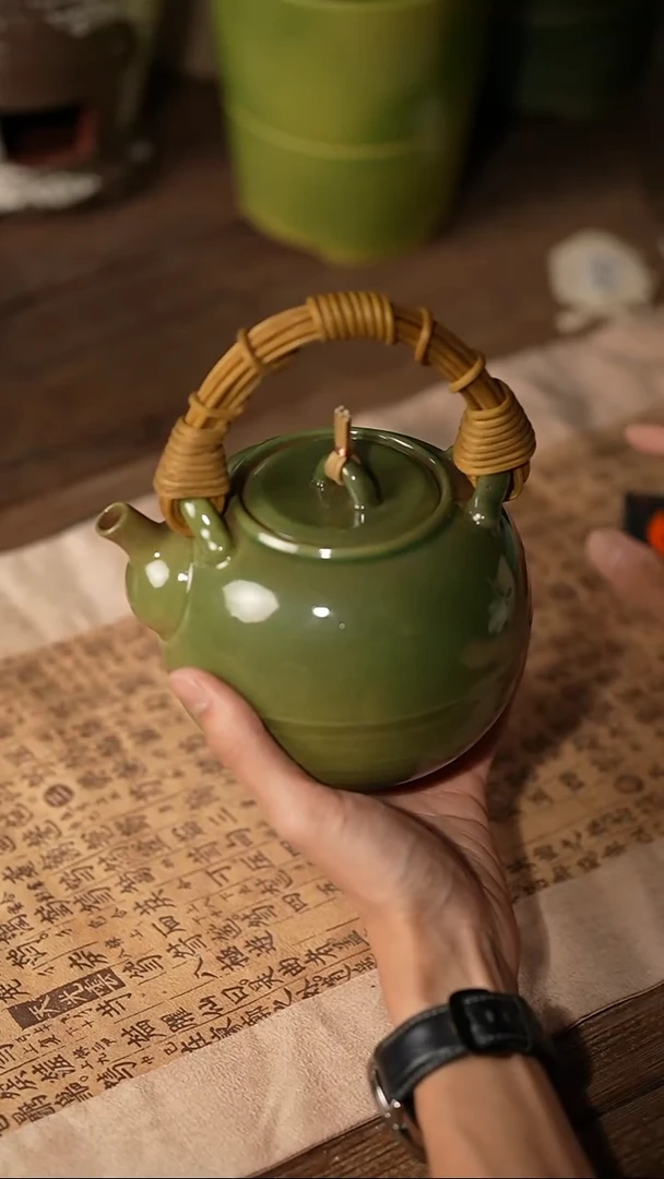 043窑变绿釉提梁壶800cc