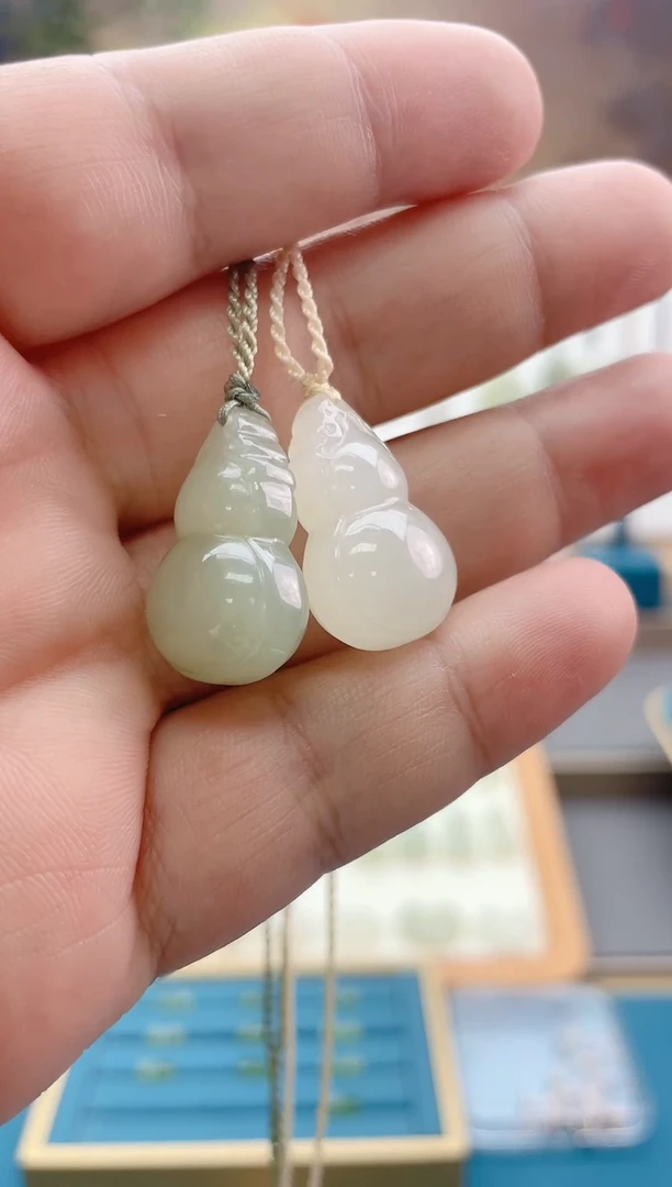 和田玉未镶嵌吊坠(不含链)约卡25MM葫芦，多样性发一件