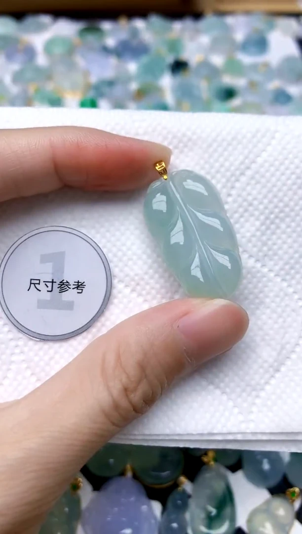 颈饰18K金镶嵌翡翠天然A货翡翠