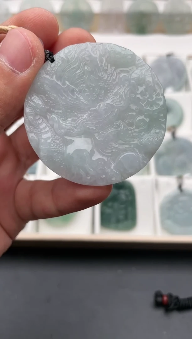 翡翠未镶嵌颈饰..../5/11/  124